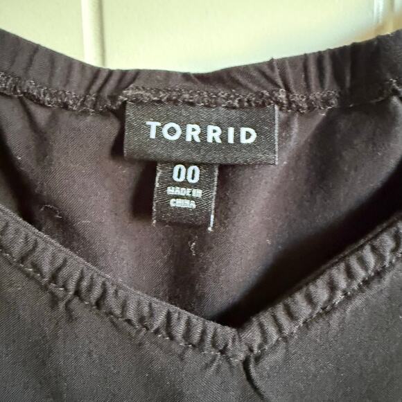 Torrid Womens Blouse 00 M 10 Peplum Challis Sweetheart Flutter Sleeve Top Black - Picture 7 of 7